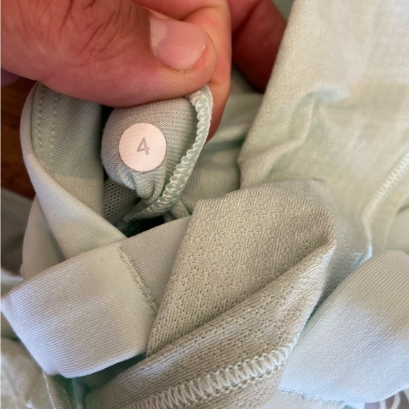 Lululemon ready to go twist tank size 4 - Picture 7 of 7